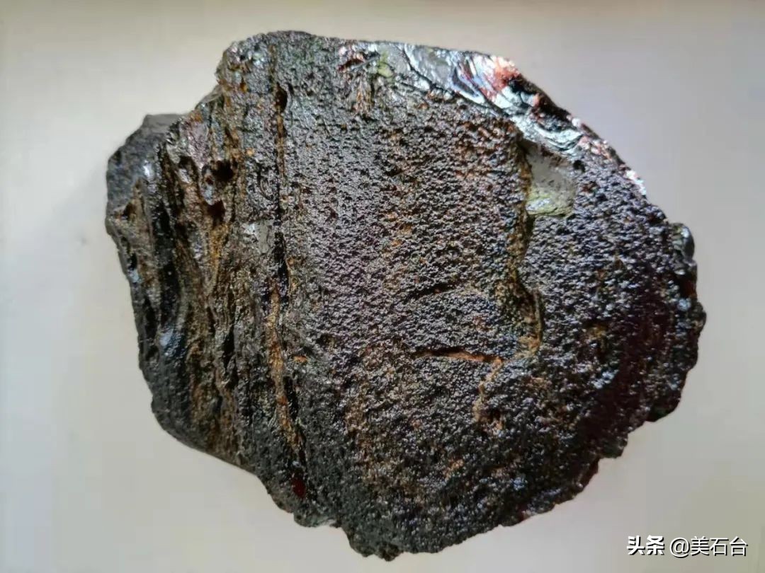 圆形黑色玻璃陨石100左右价格,最值钱的石头玻璃陨石