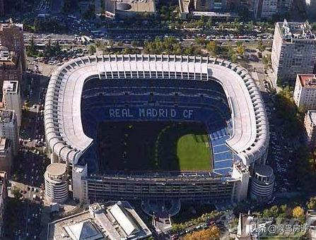 贵阳八人制足球场,贵阳八万人足球场航拍