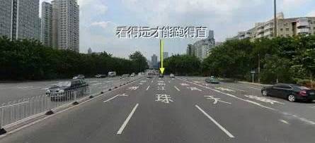 怎么保持车身直线行驶,直线行驶之前怎么才能把车身摆正