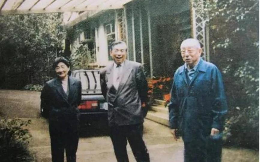 1994年张学良唯一活着的儿子回国,飞机上请人照顾:64岁不会汉语