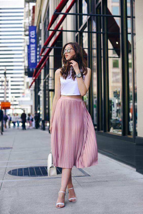 一条一年四季都能穿的万能百褶裙 (早春穿上这件百褶裙又仙又时髦)