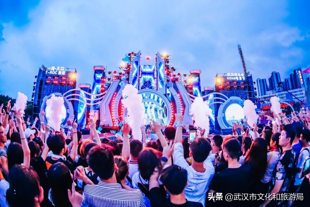 武汉欢乐谷电音节justin黄明昊,武汉欢乐谷hoha电音节黄明昊