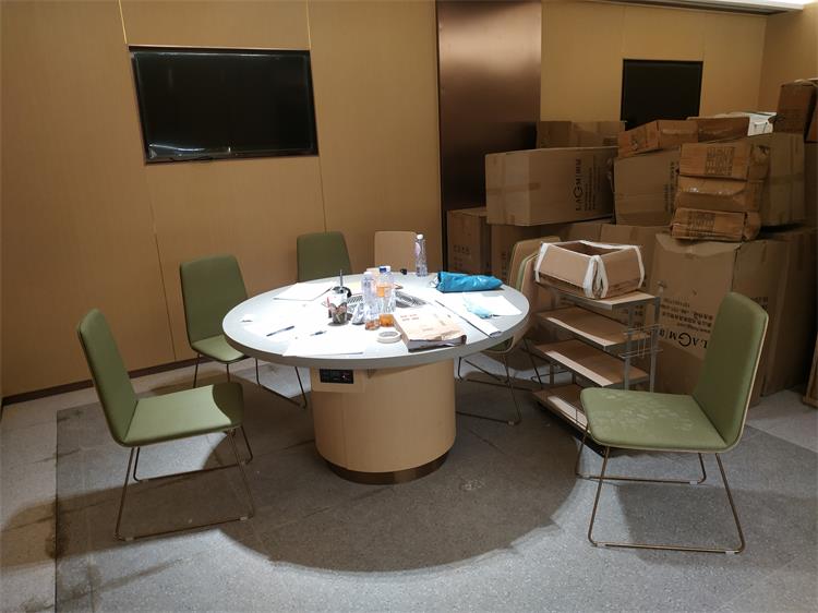 海底捞小桌中桌大桌坐多少人,海底捞8人桌花多少钱