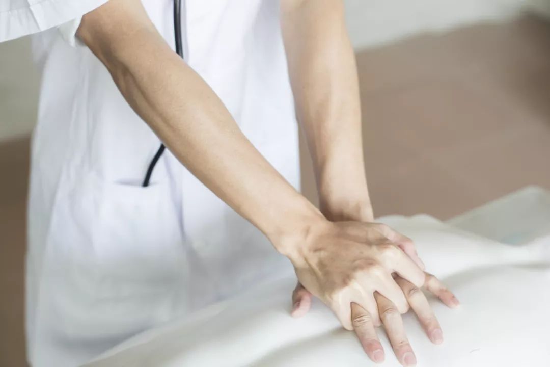 AED入厦三年，90%的厦门人不知，救命神器竟成“摆设”？