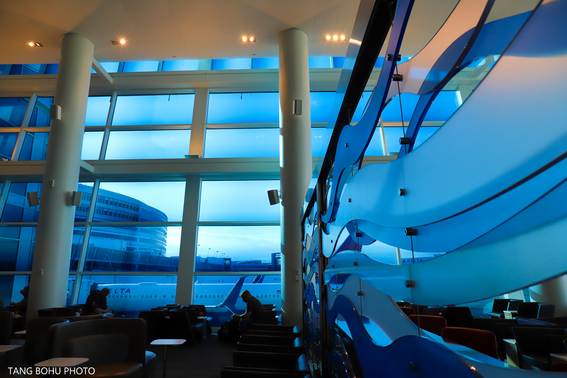 达美航空经济舱如何坐得舒服,达美航空登机体验