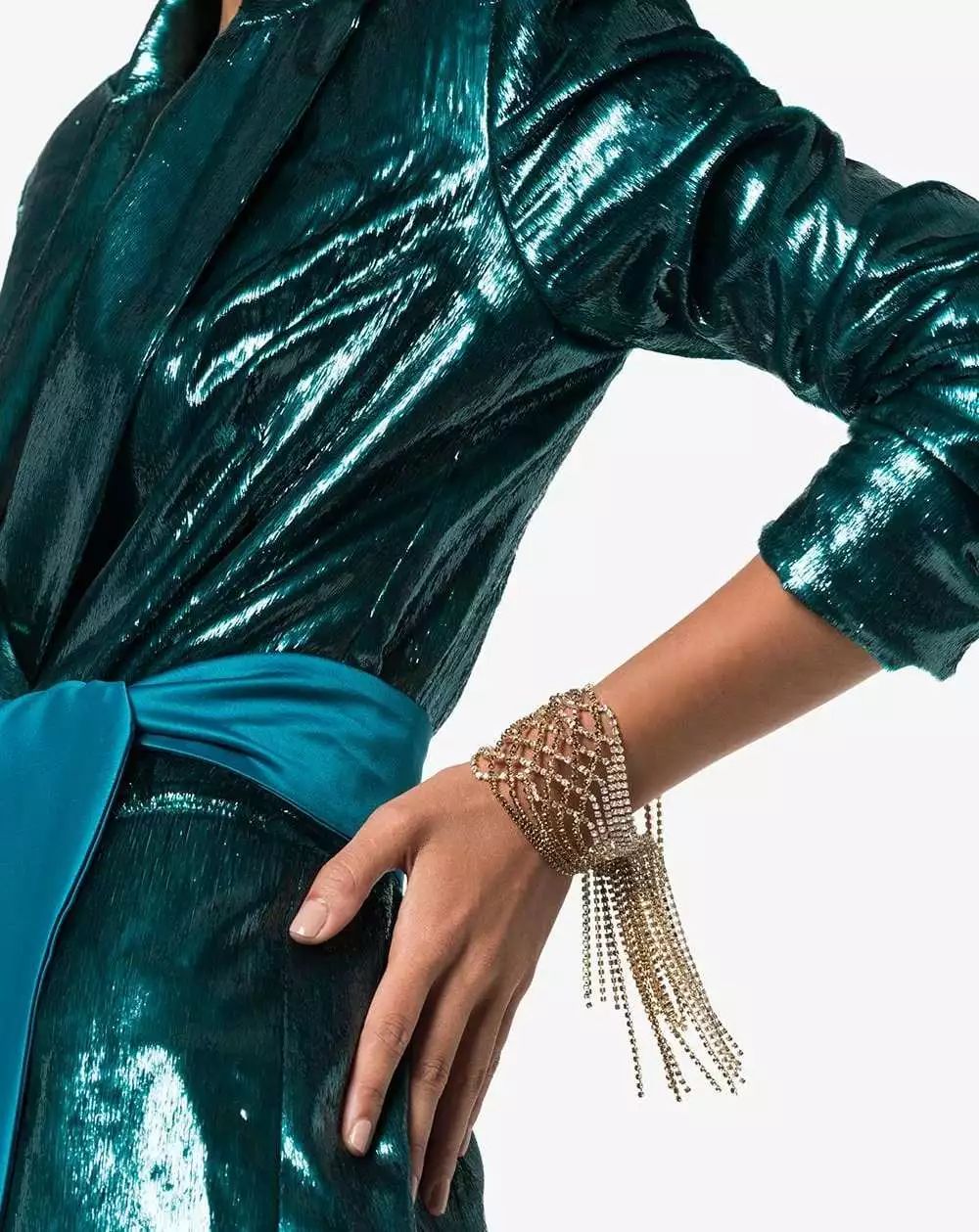 我太太太难了！项链戴在脖子上还做错了？