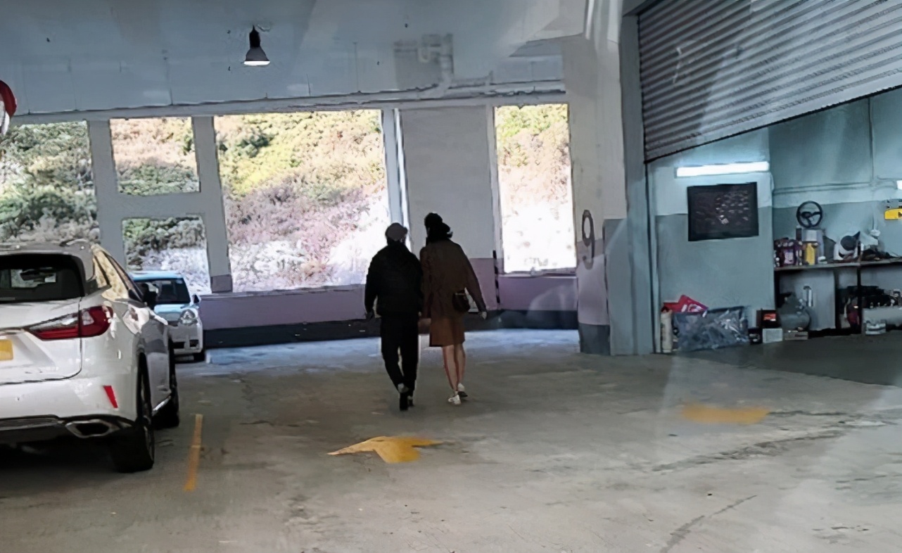 郭富城带方媛逛家具店,郭富城陪方媛逛街很是甜蜜