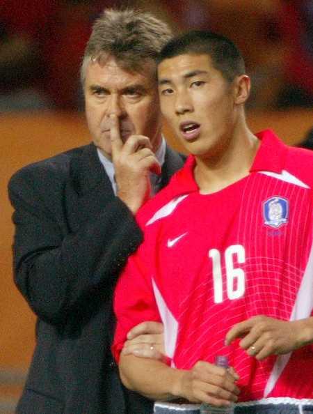 他是韩版王刚，由前锋改打边后卫后，终成韩国一代名将