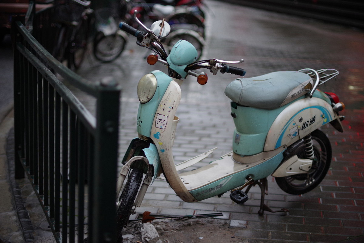 电动车可以用锂电池和铅酸电池吗,电动车选锂电池好还是铅酸电池好