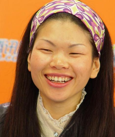 耐克毫无违和感,耐克模特眯眯眼