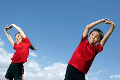 娃爱出汗是体虚还是缺钙,孩子睡觉出汗多是缺钙还是体虚