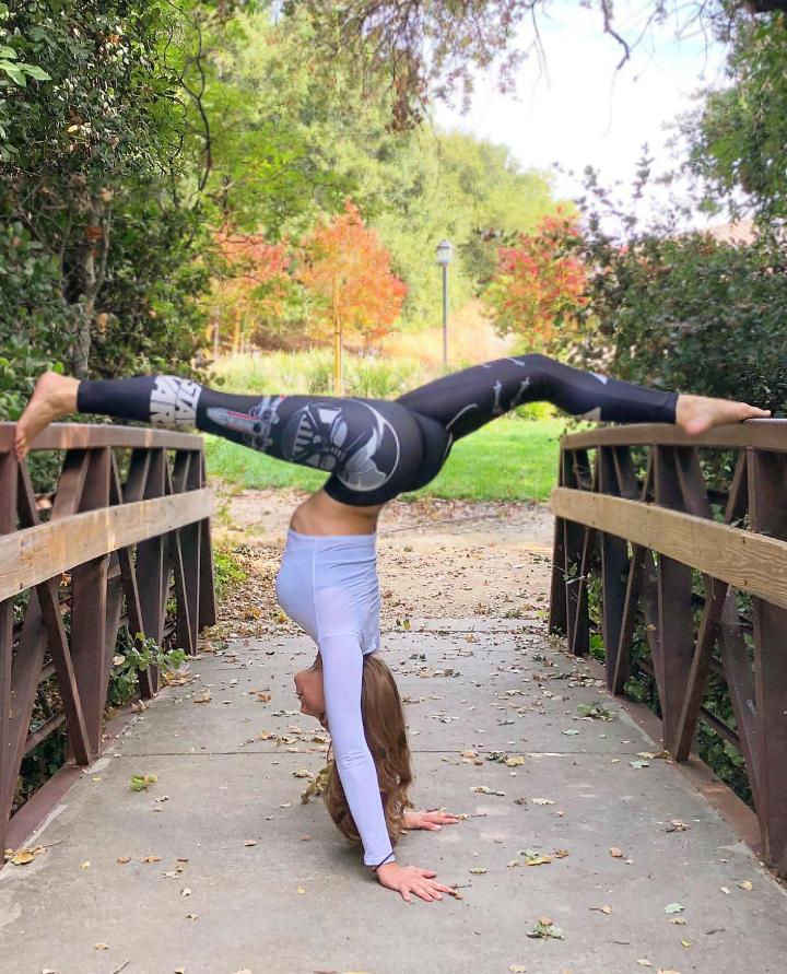 陈瑶穿露脐装,陈瑶穿格子衣服