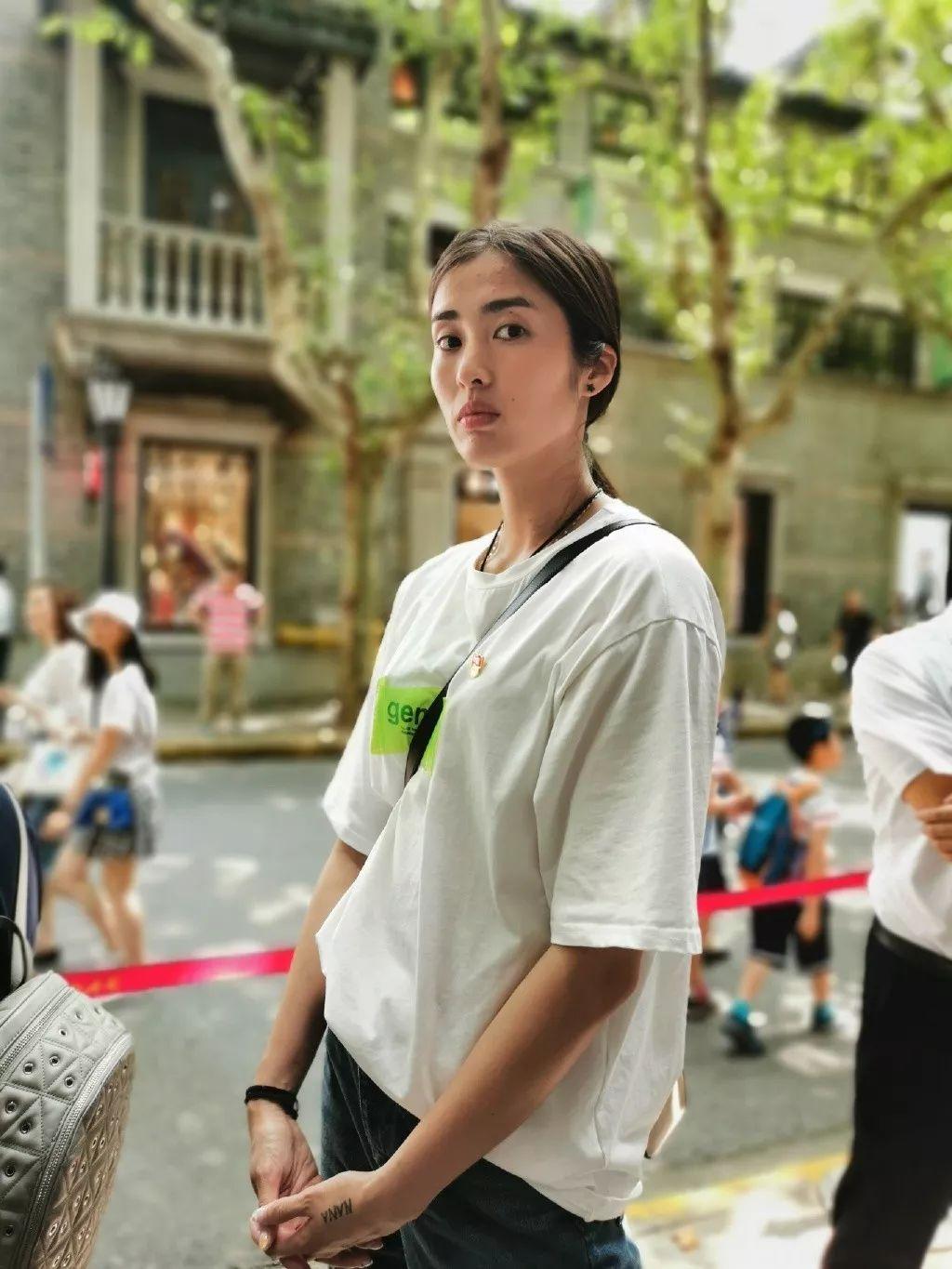 秒杀整容脸,撞脸女港星