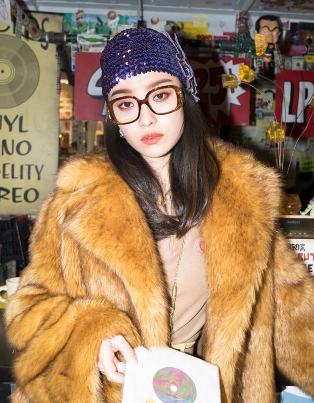 什么人戴眼镜好看不戴眼镜更好看,戴眼镜会比不戴眼镜更好看吗