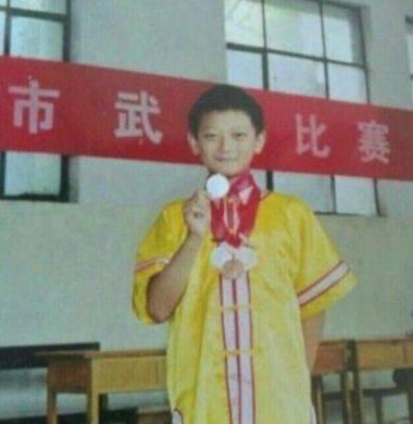 黄子韬装韩国人,黄子韬穷奢极欲