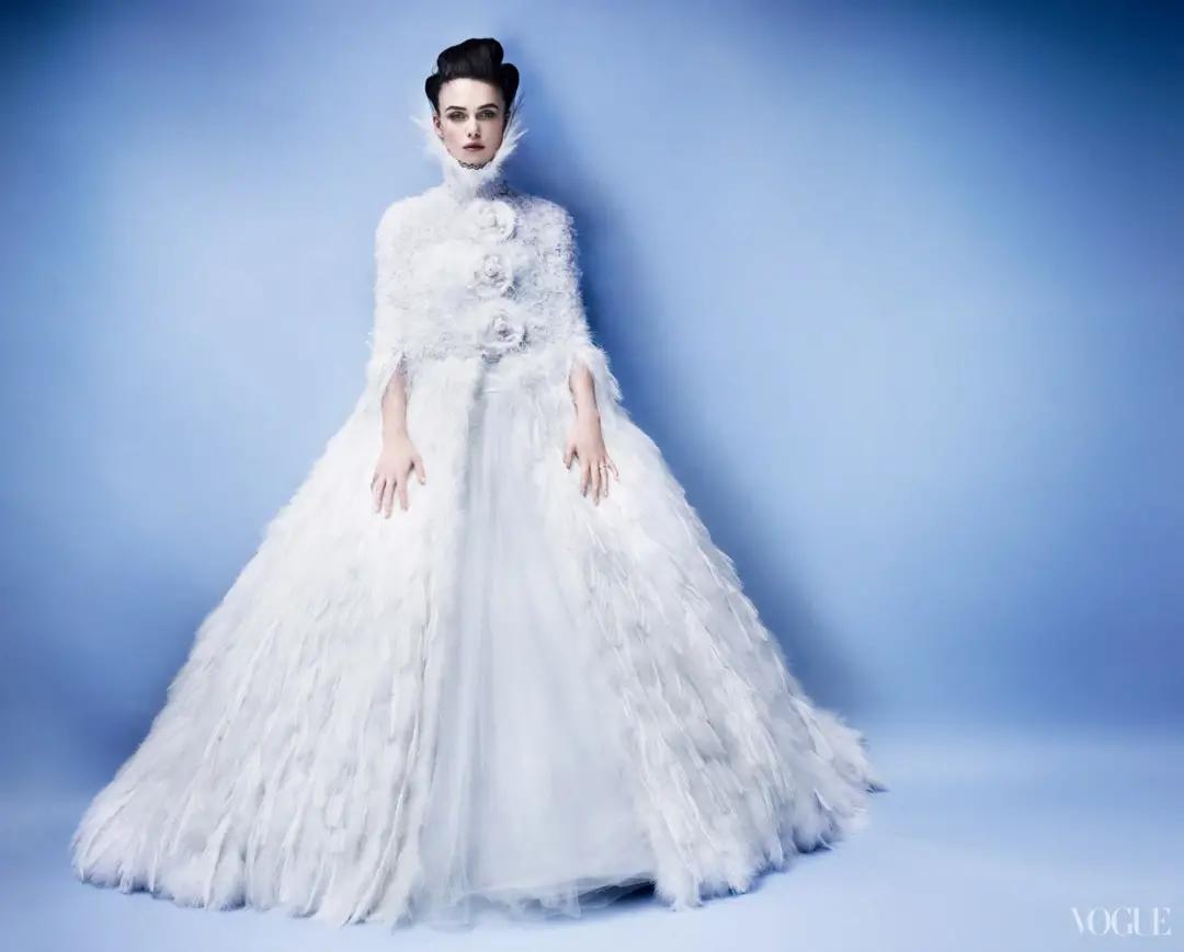 在家也穿正装,在家也天天穿校服