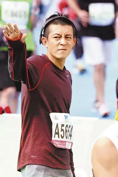 *照门艳**十年群像：阿娇大婚，张柏芝生三胎，陈冠希在等一个道歉