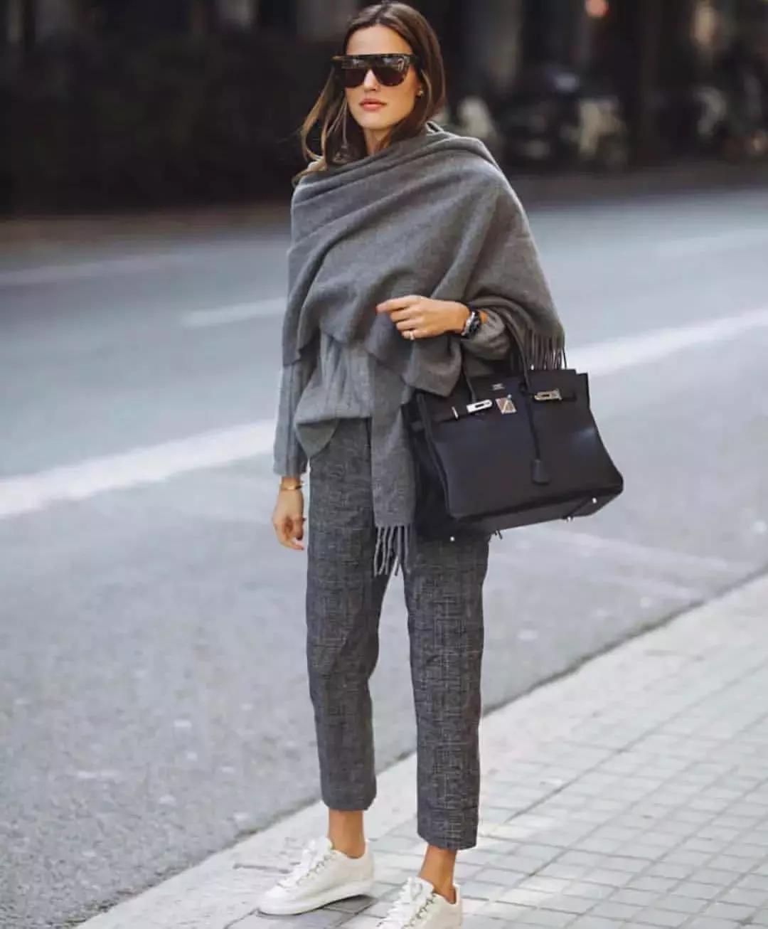 围巾怎么挑选适合自己的,买围巾又好看又简单