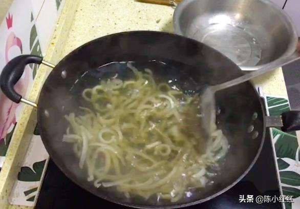 大厨教我做正宗水晶皮做法视频,大厨教你水晶蒸饺的做法晶莹剔透