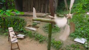 【设计篇】61岁中国大爷火爆外媒！“玩”木头让上亿老外看傻眼！