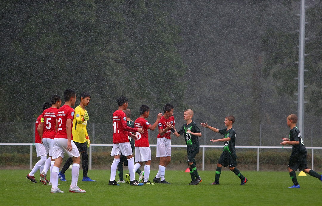 中国足球小将无畏向上砥砺前行,少年强则中国强足球