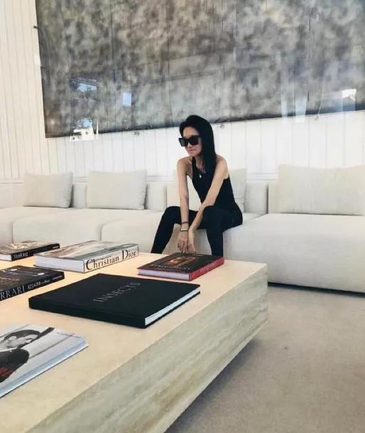 “不老女神”VeraWang，71岁的漫画腿，实在太slay了