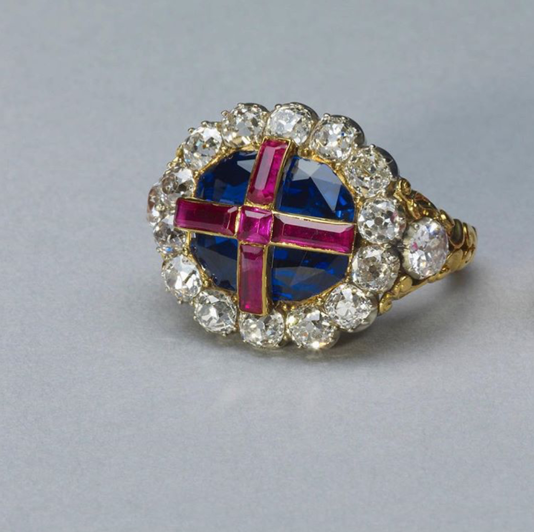 英国女王皇冠上的红宝石戒指,英国皇室戒指蓝宝石