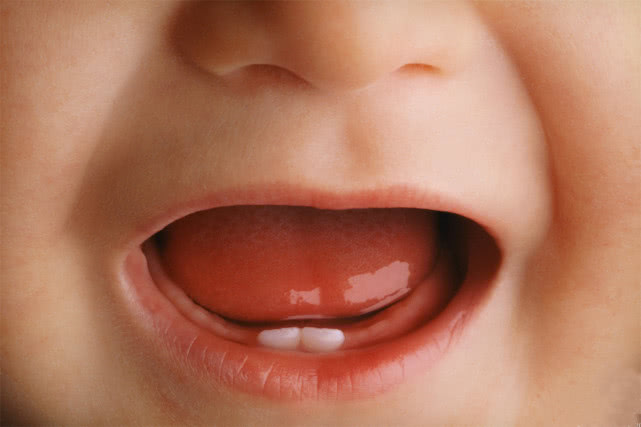 9个月宝宝没出牙不吃奶,9个月纯母乳宝宝没长牙