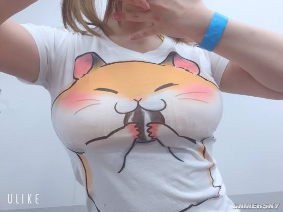 上围塞满整个衣服肉感十足的日本萌系小姐姐