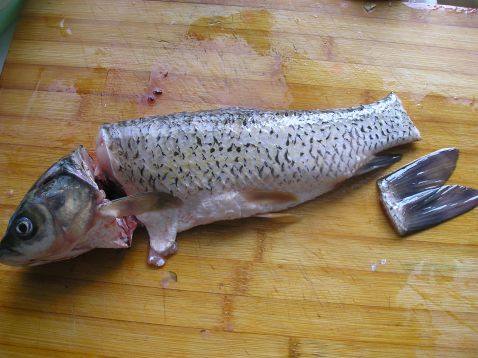 饭店里的孔雀开屏鱼都是怎么做的,开屏孔雀鱼家常做法