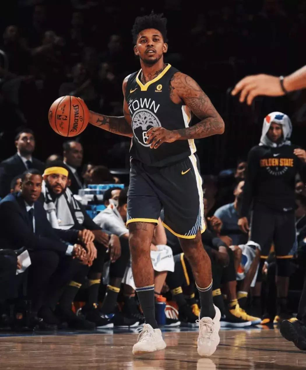 今年最流行的球鞋款式,今年流行的球鞋款式大全