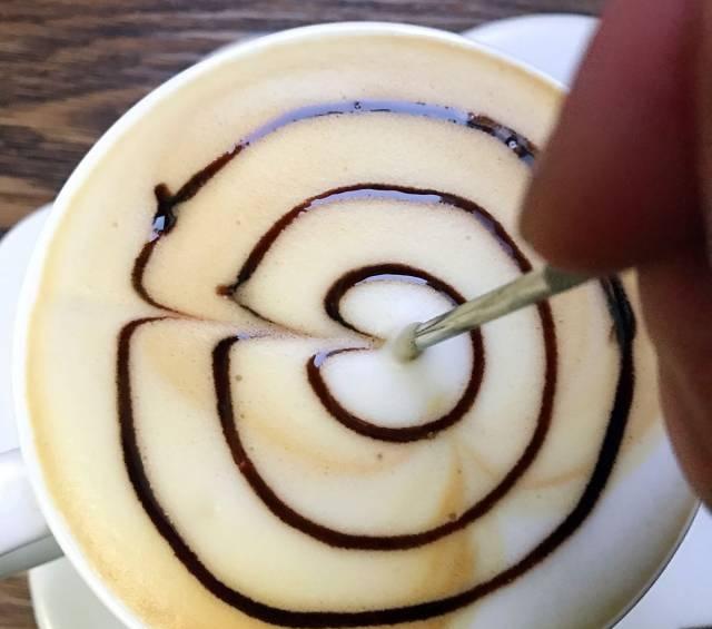 咖啡拉花用什么奶可以拉花,咖啡拉花怎么拿拉花杠