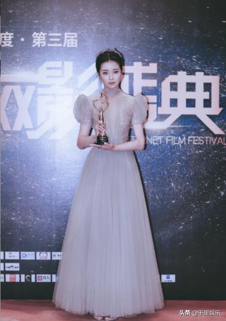 外星女生柴小七徐志贤吃醋,外星女生柴小七徐志贤穿搭