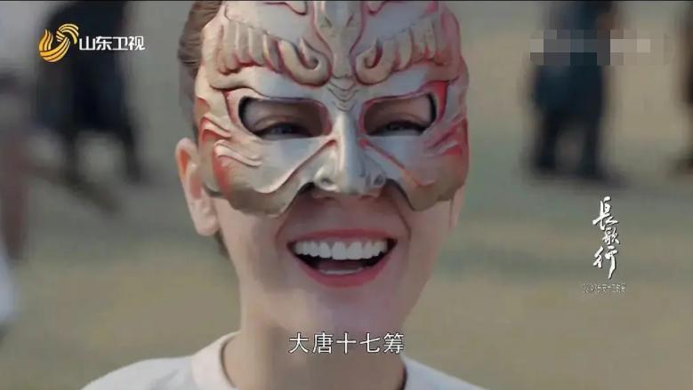 原形毕露！烤瓷牙“抢镜”忒显老，大概早已忘了“美人三分龅”