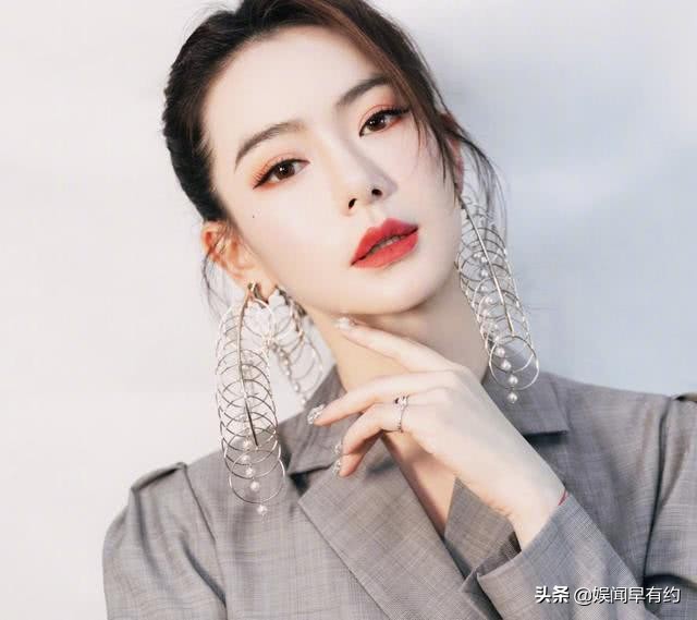 戚薇戴大耳环,戚薇神操作