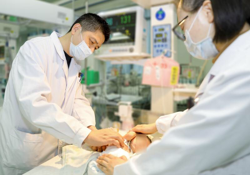 小孩皮肤破溃结痂有渗出液,女宝宝外阴皮肤破溃怎么办