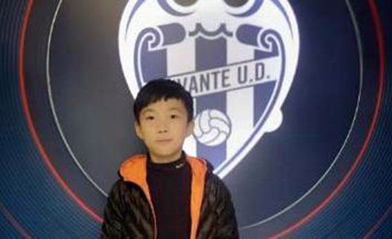 中国足球的希望！9岁成都少年加盟西甲莱万特，中国足球的唯一