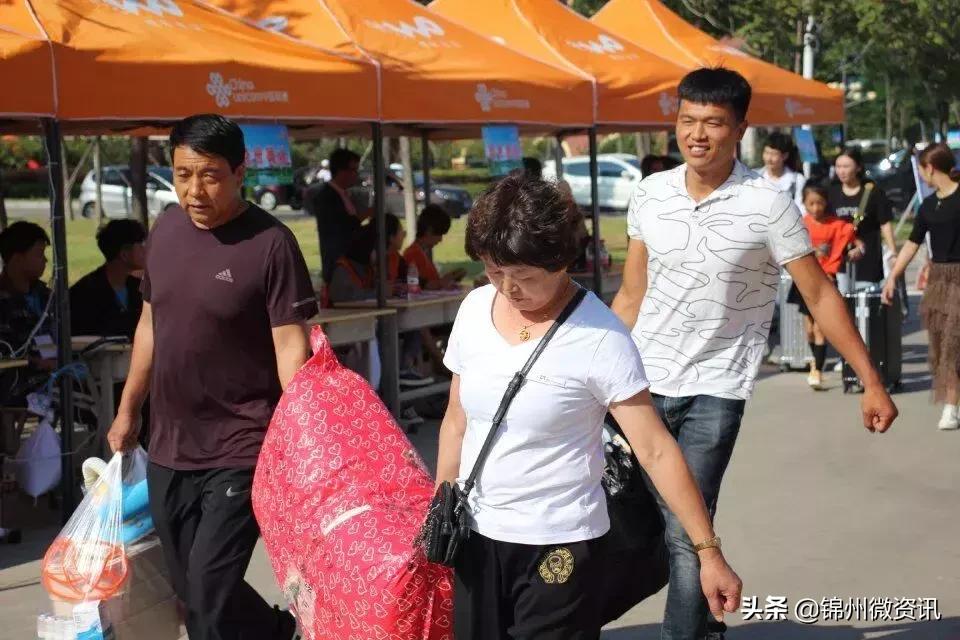 锦州渤海大学!爸妈,您还好吧?来渤大第23天,我挺好的