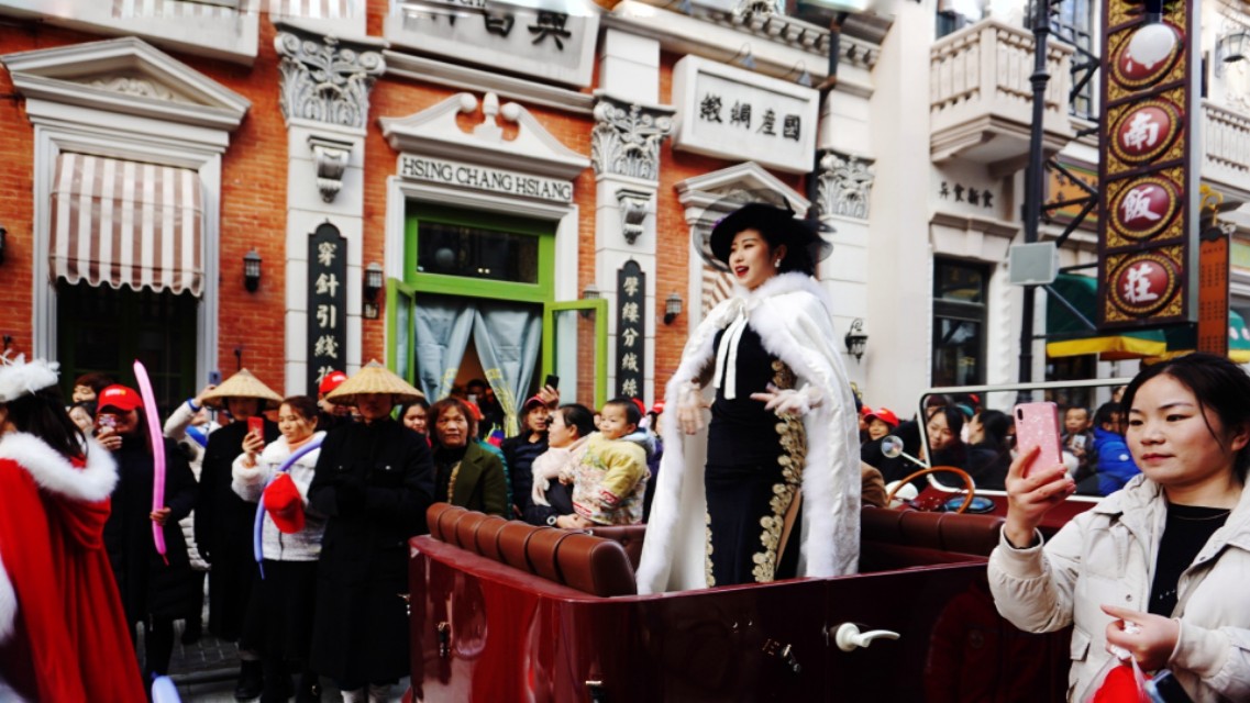 中原穿越时空夜游建业电影小镇,郑州建业电影小镇下午去游玩