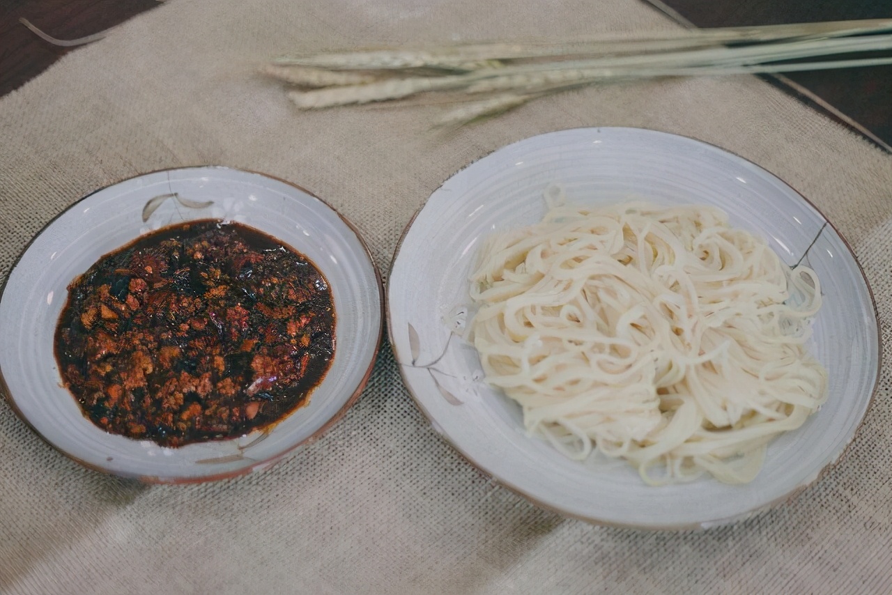 炸酱面酱有糊味怎么补救,做炸酱面不放芝麻酱行吗