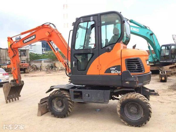 蓝牌福田国六自卸车最新款,福田3.8米二手自卸车蓝牌