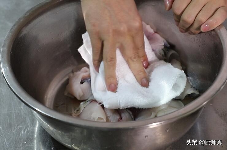 酸菜鱼的做法味道鲜美简单易学,家常版酸菜鱼汤鲜味美鱼肉嫩滑