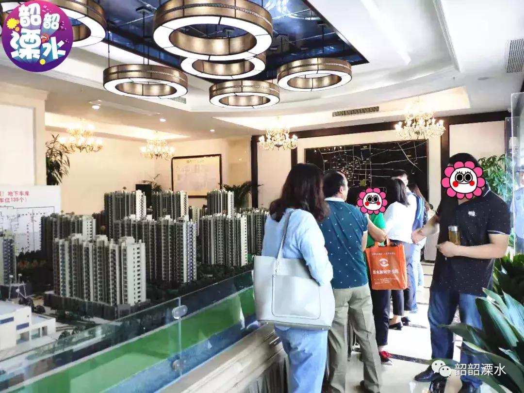 排队17小时喜中1号！手握10套房还要买！刚刚康利售罄，无人放弃