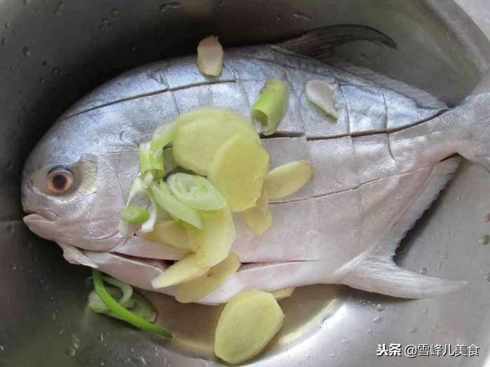 鱼不煎不炸怎么红烧好吃,怎么煎炖熟的鱼不碎不粘皮