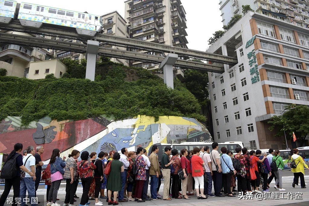 1天花2684亿，没有一个女生能空手退出李佳琦的直播间