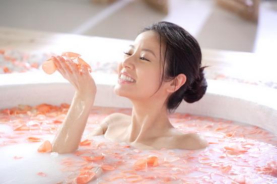 老年人全身皮肤干燥脱皮怎么办,身体脱皮干燥怎么办用什么护肤品