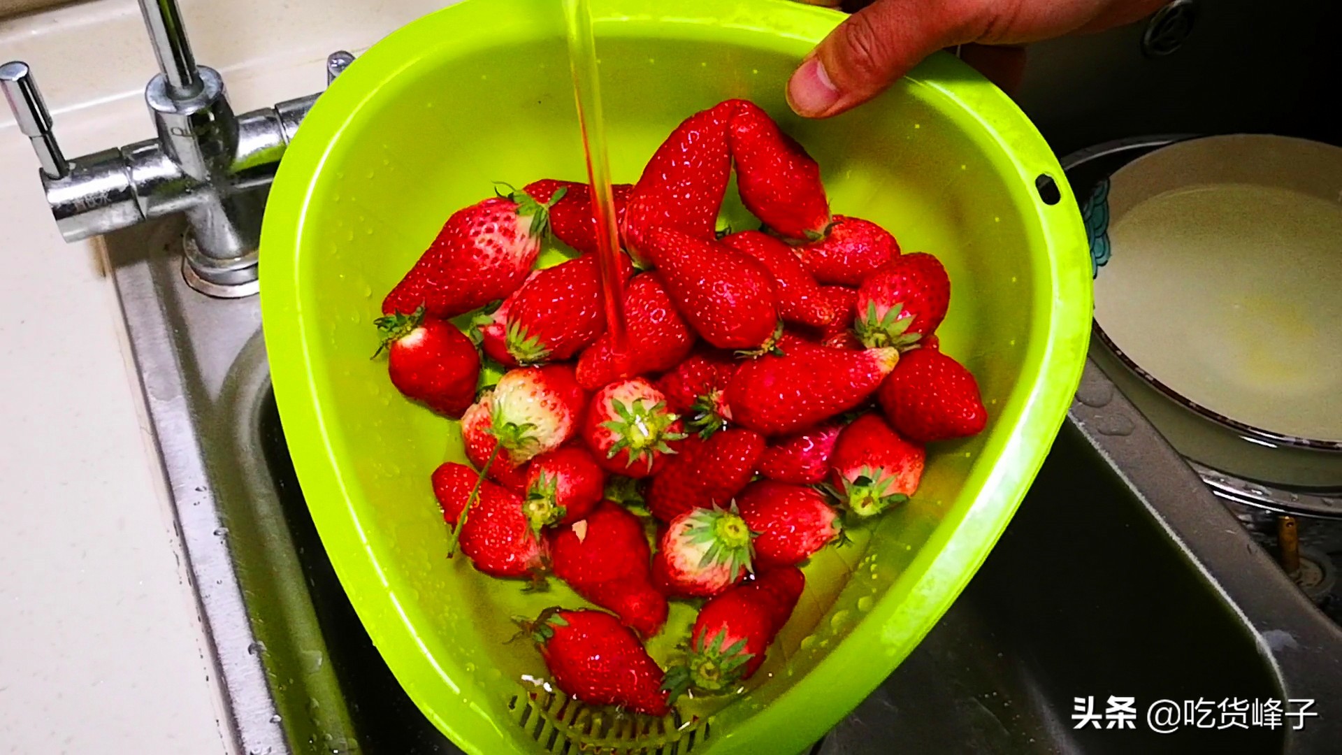 清洗草莓虫子,清洗草莓用面粉