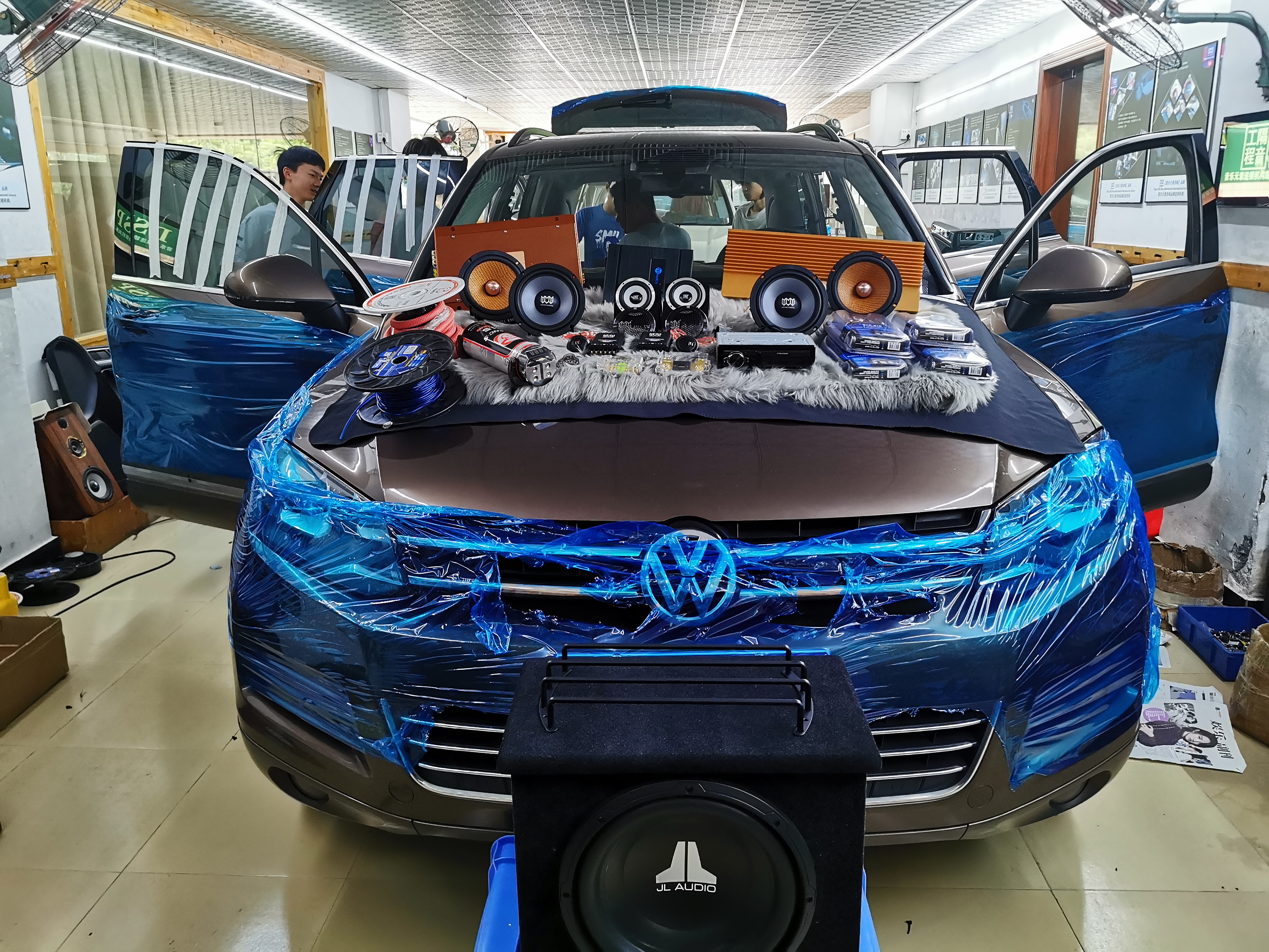 车上的音响太差能换好一点的吗,汽车换喇叭不换分频器可以吗