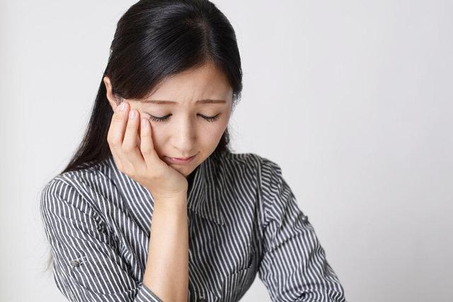 为什么许多女生小便后要用纸巾擦?这样做对吗?不妨了解下