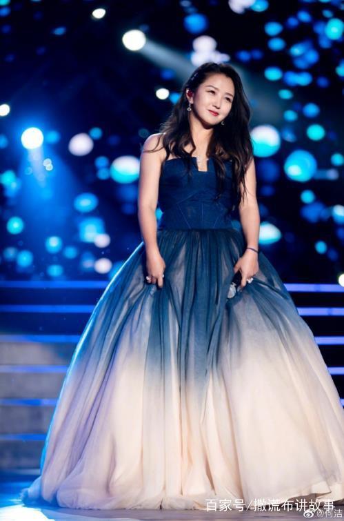 看何洁这脸，100斤；看这胳膊看这腰，怕不是有200斤吧